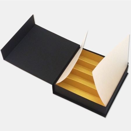 Коробка-шкатулка с клапаном на магнитах 150х150х35 мм (арт. 222) 